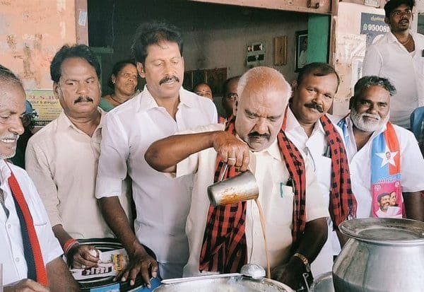  தேர்தல் பிரசாரத்தில் 'டீ' போட்ட மாஜி அமைச்சர் மஸ்தான்: தேர்தல் சென்டிமென்ட்டா ?