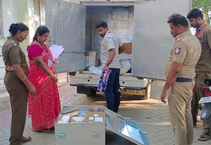 தேர்தல் பறக்கும் படை சோதனையில் சிக்கியது ரூ.10 கோடி தங்க நகை