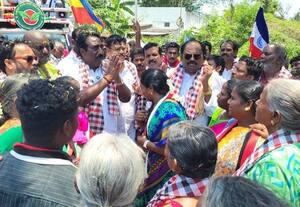 ஒவ்வொரு குடும்பத்திற்கும் ரூ.10,000 :அ.தி.மு.க., வேட்பாளர் சோமசுந்தரம் பிரசாரம்