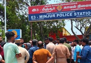  வீட்டில் படித்துக் கொண்டிருந்த மாணவிக்கு சரமாரி அரிவாள் வெட்டு: நான்கு பேர் கைது கஞ்சா போதை கும்பல் வெறிச்செயல்