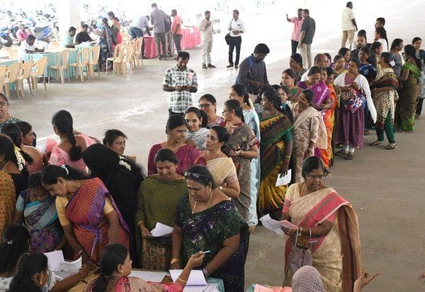  அலுவலர்கள் தபால் ஓட்டுப்பதிவு துவக்கம்