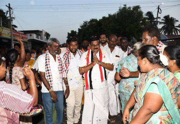 மக்களுக்கான திட்டங்களை முடக்கிய தி.மு.க., :அ.தி.மு.க., ராதாகிருஷ்ணன் குற்றச்சாட்டு