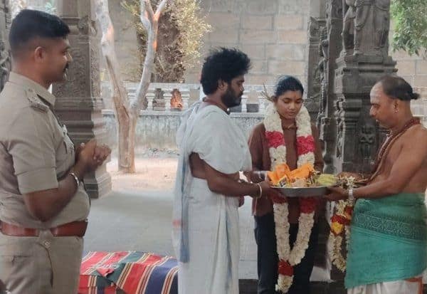  வேதகிரீஸ்வரர் கோவிலில் தேர்தல் பார்வையாளர் தரிசனம்
