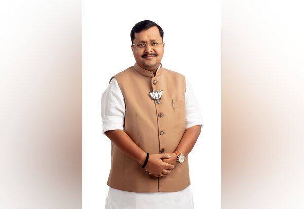  பா.ஜ., தலைவர் நிதின் நபின் உட்பட 16 ராஜ்யசபா எம்.பி.,க்கள் பதவியேற்பு