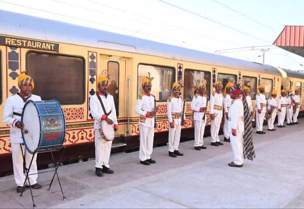  மேற்காசிய போர் பதற்றத்தால் முடங்கியது சொகுசு ரயில் சுற்றுலா