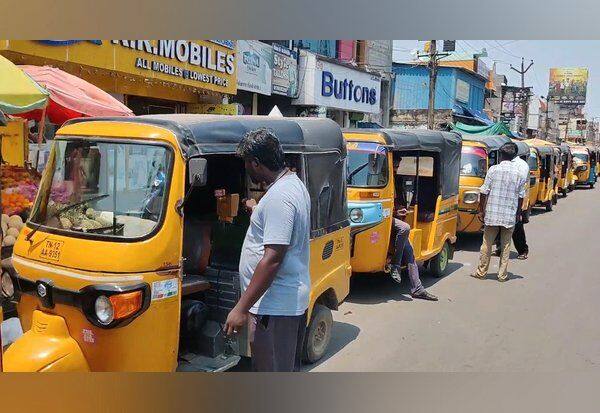  காஸ் தட்டுப்பாட்டால் ஆட்டோக்கள் காத்திருப்பு