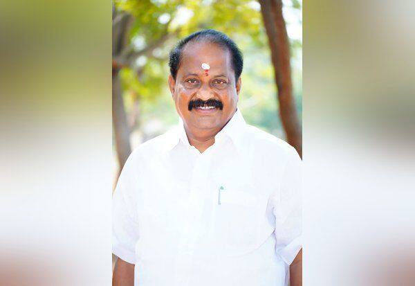  பணி செய்ய விடாமல் தடுத்த நகராட்சி தலைவர் மீது வழக்கு