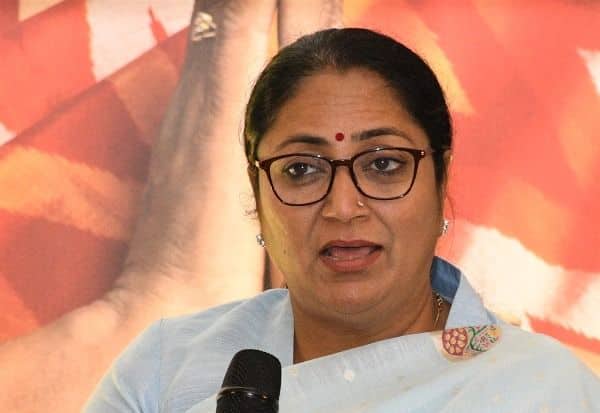  நெருப்புடன் விளையாடும் ஸ்டாலின்: டில்லி முதல்வர் ரேகா எச்சரிக்கை
