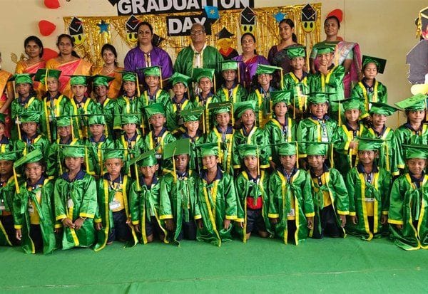  கிரீன் பாரடைஸ் பள்ளியில் மழலையர் பட்டமளிப்பு விழா