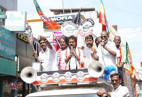 கோரிக்கை வைத்த அனைவருக்கும் பட்டா: அ.ம.மு.க., வேட்பாளர் செந்தமிழன் வாக்குறுதி