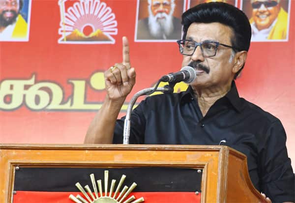 தமிழக உரிமைகளை அடகு வைத்தவர் : இபிஎஸ் மீது ஸ்டாலின் குற்றச்சாட்டு