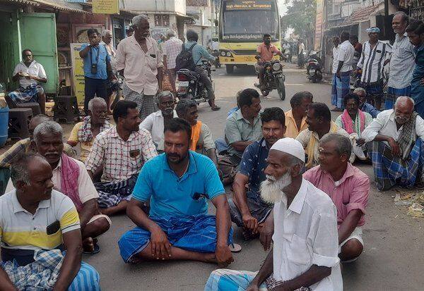  விவசாயிகள் ரோடு மறியல்