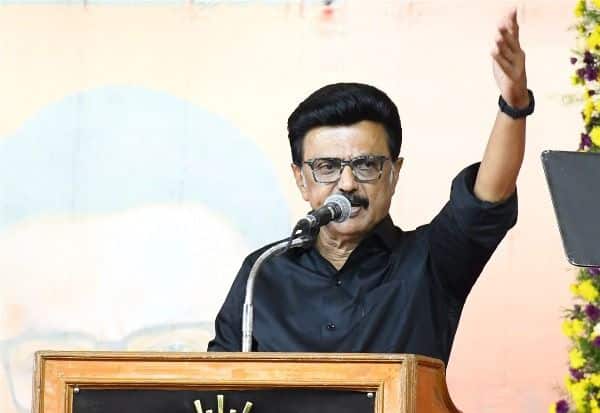  தமிழக உரிமைகளை அடகு வைத்தவர் : பழனிசாமி மீது ஸ்டாலின் கடும் குற்றச்சாட்டு