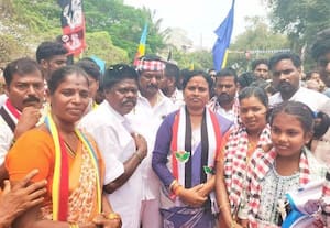 மதுராந்தகம் தொகுதி அ.தி.மு.க., வேட்பாளர் மரகதம் வீதி வீதியாக சென்று ஓட்டு சேகரிப்பு