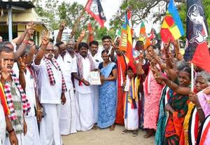  அ.தி.மு.க., வேட்பாளர் முருகுமாறன் ஓட்டு சேகரிப்பு 