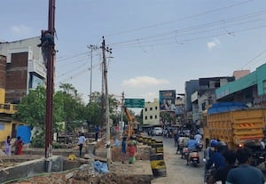 ஆமை வேக பணிகளால் நெரிசலுக்கு உள்ளாகும் புது பஸ் ஸ்டாண்ட் ரோடு:  விரைந்து முடிக்க எதிர்பார்ப்பு