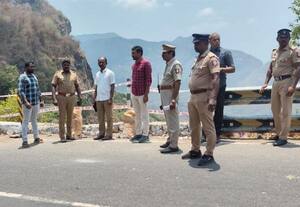  கேரள சுற்றுலா வேன் விபத்து இரு மாநில அதிகாரிகள் ஆய்வு