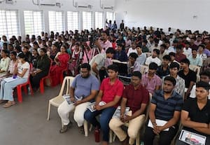  'தினமலர்' நடத்திய 'நீட்' மாதிரி தேர்வு: மாணவ - மாணவியர் ஆர்வமுடன் பங்கேற்பு