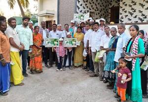  செய்யூரில் அ.தி.மு.க.,வினர் ஓட்டு சேகரிப்பு