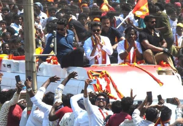  சென்னை, திருவள்ளூர் மாவட்டங்களில் ஆறு மணி நேரம் விஜய் ரோடு ஷோ