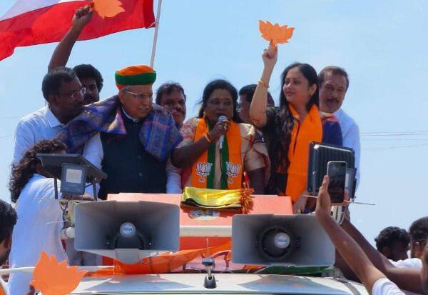  தலைகவசம் உயிருக்கு பாதுகாப்பு; தமிழிசை மயிலைக்கு பாதுகாப்பு: இறுதிக்கட்ட பிரசாரத்தில் கலகல..!