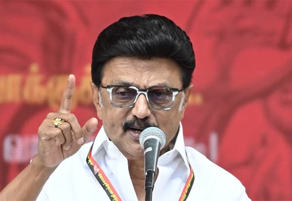 முதல்வரானதும் ரூ.8,000 கூப்பன் திட்டத்தில் தான் முதல் கையெழுத்து: ஸ்டாலின் உறுதி