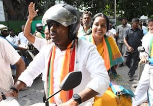 அண்ணாமலை, வானதி ஒரே ஸ்கூட்டரில் பிரசாரம்; பா.ஜ., தொண்டர்கள் மலர் துாவி ஆரவாரம்