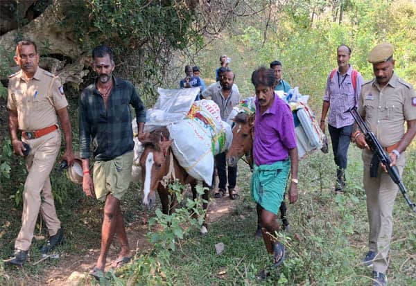 மலை கிராமங்களுக்கு குதிரைகள் வாயிலாக சென்ற ஓட்டுப்பதிவு இயந்திரங்கள்! 