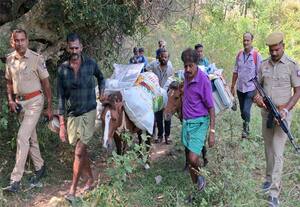 மலை கிராமங்களுக்கு குதிரைகள் வாயிலாக சென்ற ஓட்டுப்பதிவு இயந்திரங்கள்!