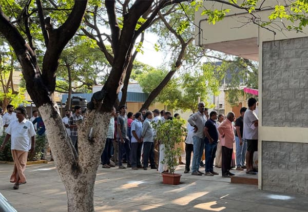 ஆணையம் சொல்வது ஒன்று; அதிகாரிகள் செய்வது இன்னொன்று; குளறுபடியால் அம்பலமாகும் ஓட்டு!