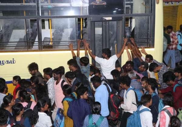 ஓட்டுப்பதிவு நேரம் அதிகரிக்கவில்லை: பஸ் வசதி இல்லாததால் ஓட்டளிக்க முடியாத பரிதாபம்
