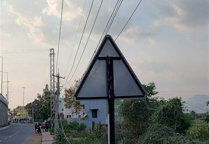  தாழ்வான மின்சார கம்பிகளால் அபாயம்
