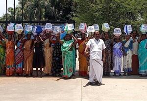  பழங்குடியின பெண்கள் 'குடம் கவிழ்ப்பு' போராட்டம்