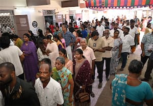 அலைமோதியது கூட்டம் ஆர்வமா, அலையா?