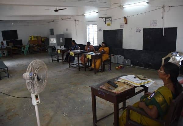  வேங்கைவயல் மக்கள் தேர்தல் புறக்கணிப்பு; நாங்குநேரி பெரும்பத்து கிராமத்தில் மூவர் மட்டுமே ஓட்டளிப்பு