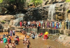  திருமூர்த்திமலையில் திருவிழா கூட்டம்:  விடுமுறையால் களைகட்டியது