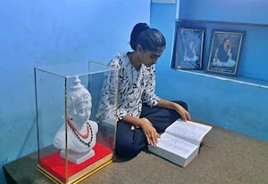  புத்தகத்தை பார்க்காமல் பசவண்ணரின் வசனங்களை சரளமாக கூறும் லாவண்யா
