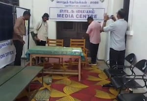 மாவட்ட கலெக்டர் ஆபீசுக்கு வந்த வெடிகுண்டு மிரட்டல்