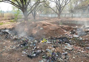  குப்பை மேலாண்மை இல்லை எரித்து தள்ளுவதால் சூழல் மாசு