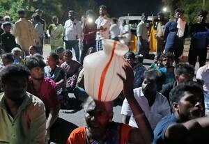  குடிநீர் வழங்கக் கோரி சாலை மறியல்