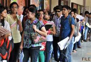  தள்ளிப்போன கல்லுாரி தேர்வு; விடுமுறையை இழந்த மாணவர்கள்