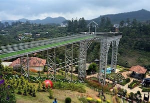  மூணாறில் கண்ணாடி' வாட்ச் டவர்' சுற்றுலா பயணிகள் வரவேற்பு