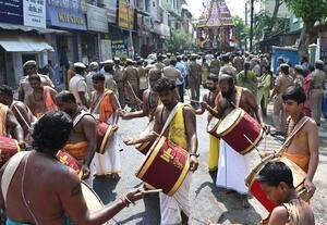  கோட்டை சங்கமேஸ்வரர் கோயிலில் ஓம் நமசிவாய கோஷத்துடன் தேரோட்டம்