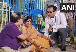 ஓட்டு எண்ணும் மையத்தில் மம்தா கட்சி வேட்பாளர்கள் தர்ணா; தேர்தல் ஆணையம் சொல்வது இதுதான்
