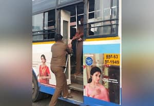 அரசு பஸ்சில் உடைந்த கதவில் துண்டு கட்டிய ஊழியர்; தொடர் பராமரிப்பு கேள்விக்குறி    