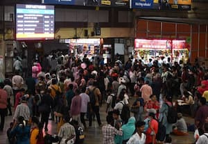  கும்மிடிப்பூண்டி ரயில் தடத்தில் 2 மணி நேரம் சேவை பாதிப்பு