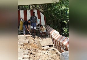  பழநி கோயில் யானைப்பாதை பலத்த மழையால் சேதம்