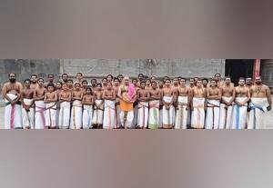  அவிநாசி தேர்த்திருவிழாவில் மாணவர்கள் வேத பாராயணம்