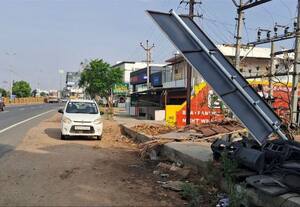  விபரீதத்துக்கு வித்திடும் விளம்பர பேனர்கள்