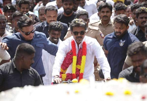 விசில் அலையில் வீழ்த்தப்பட்ட தேசிய கட்சிகள்!!